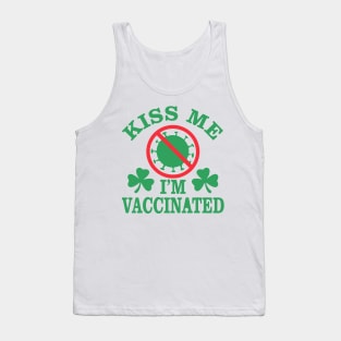 kiss me i'm vaccinated funny st patricks day vaccination Humour Tank Top